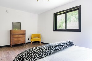 4 habitaciones, escritorio, tabla de planchar con plancha y wifi gratis 