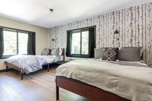 4 bedrooms, desk, iron/ironing board, free WiFi