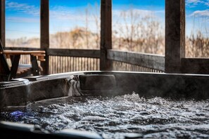 Outdoor spa tub - Grandeur View Lodge - Mountain View | Hot Tub | Game Room (Blue Ridge)