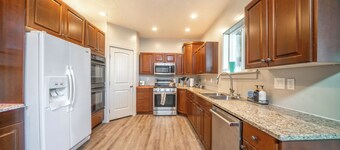 Terrific 4-bedroom condo in Fairview