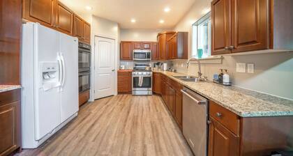 Terrific 4-bedroom condo in Fairview