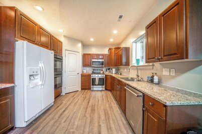 Terrific 4-bedroom condo in Fairview