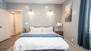 4 bedrooms, iron/ironing board, WiFi, bed sheets