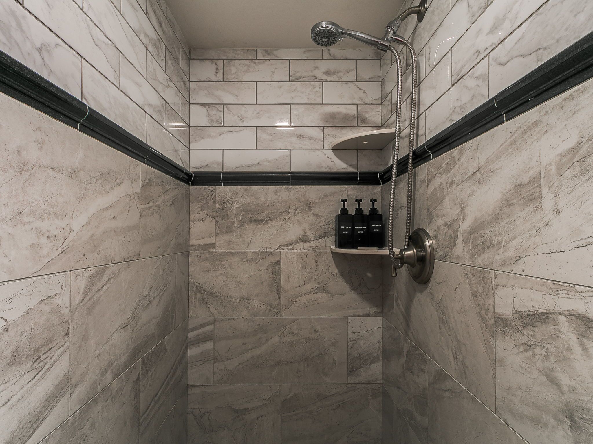 Shower, jetted bath, hair dryer, towels