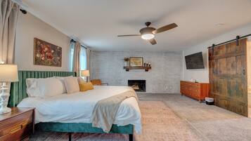 4 bedrooms, iron/ironing board, travel crib, free WiFi