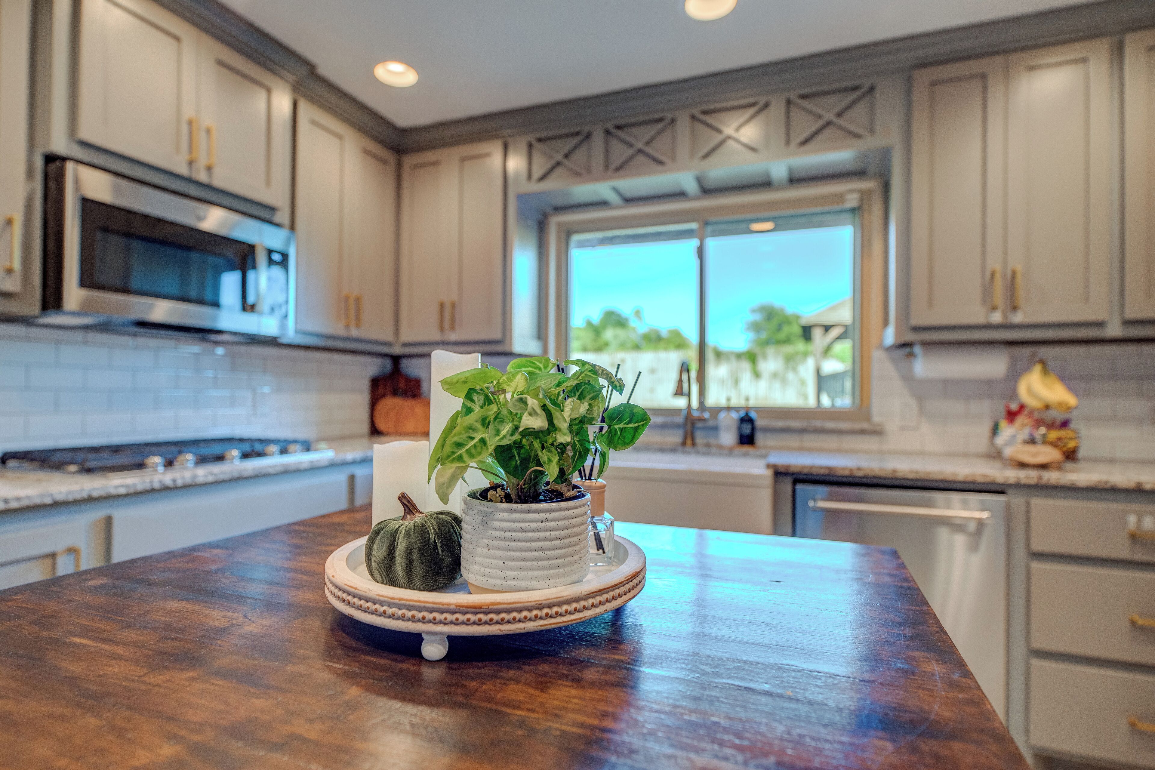 ثلاجة، ميكروويف، فرن، موقد طهي مسطح