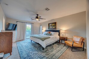 4 bedrooms, iron/ironing board, travel crib, free WiFi