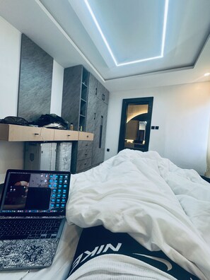 3 bedrooms, iron/ironing board, WiFi, bed sheets