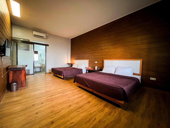 Desk, laptop workspace, free WiFi