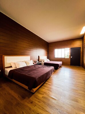 โต๊ะทำงาน, พื้นที่ทำงานแบบใช้แล็ปท็อป, Wi-Fi ฟรี