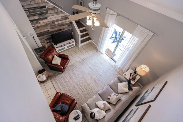 Living area - August Breeze 2 BR/2 BA Home Beach, Fun, Sun, Close to Sights - Do it all (St. Augustine)