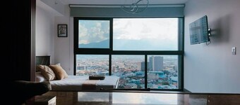 Stunning Sunset View Apartment with Free Parking