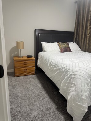 2 habitaciones, tabla de planchar con plancha, wifi y ropa de cama 