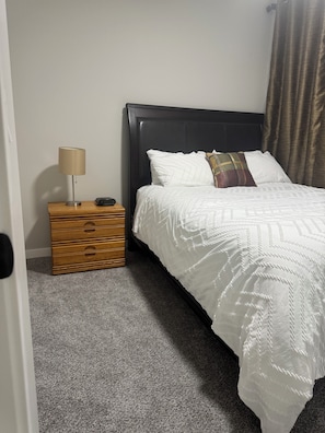2 habitaciones, tabla de planchar con plancha, wifi y ropa de cama