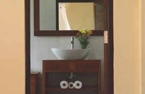 Douche, savon, shampoing, papier toilette