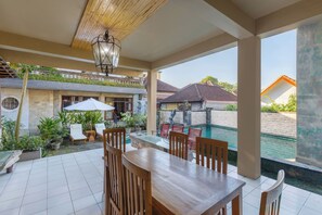 Outdoor dining - Griya Agung Guesthouse Ubud (Ubud)