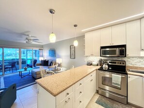Fridge, microwave, oven, stovetop - OV 711 Golf Course View Condo (Fort Pierce)