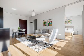 Fernseher, Stereoanlage