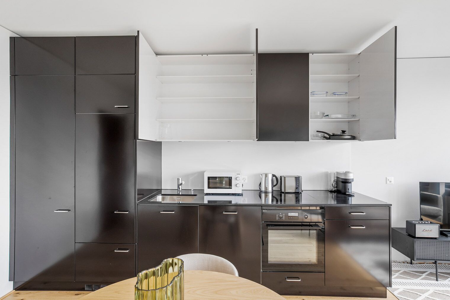 Kühlschrank, Mikrowelle, Ofen, Herdplatte