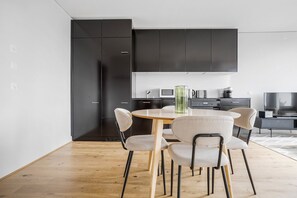 Dining - Blueground | Basel-Vorstaedte, view, nr Kunstmuseum (Basel)