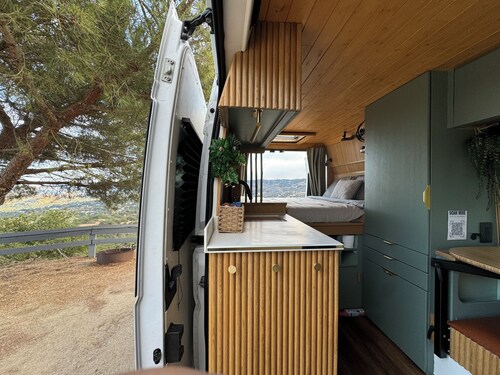 COCON Van Life | Free Aquarium Tix • Laguna Seca Racing • Fort Ord Hiking Trail