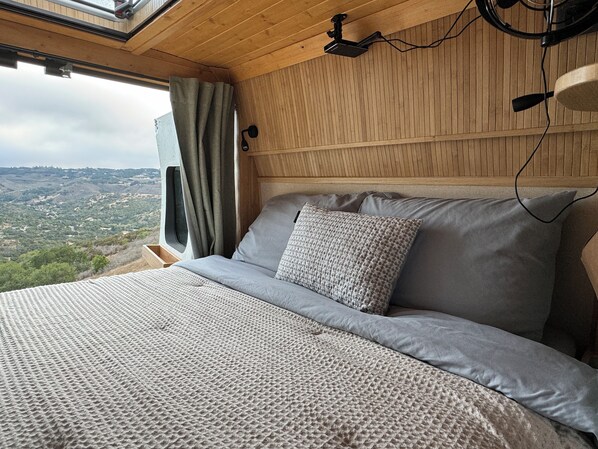 1 bedroom, bed sheets