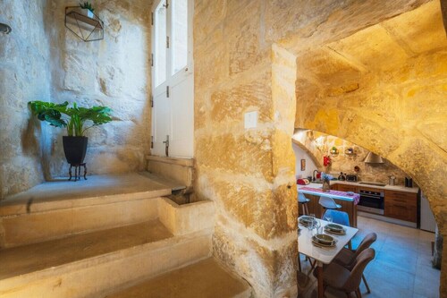 Traditional 500 Year old Gozitan Townhouse