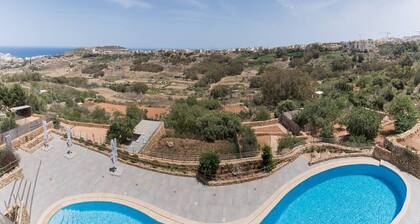 Property With Pool Access - Xaghra Near Marsalforn