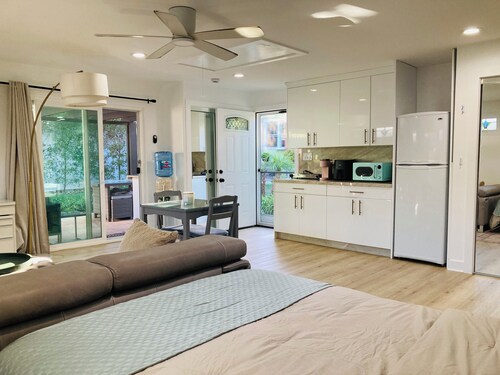 Charming dry studio with detached bathroom and all the amenities you will need