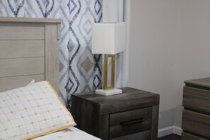 1 bedroom, iron/ironing board, internet, bed sheets - Renovated One Bedroom Apt. in Historic District (Washington)