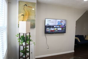 Interior - Renovated One Bedroom Apt. in Historic District (Washington)