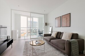 TV, stereo - Blueground | Lambeth, rooftop, nr Vauxhall (London)