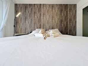 Iron/ironing board, WiFi, bed sheets