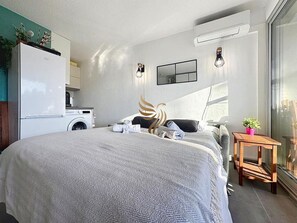 Unclassified image, 5 of 36, button