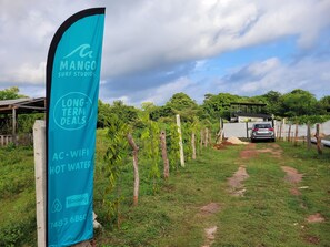 Property grounds - Punta Mango Surf Studios #2 - WiFi/Hot Water/AC/Quiet/Private (Jucuarán)