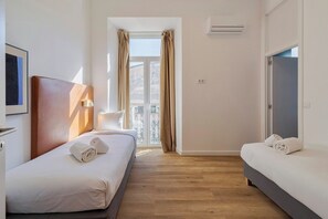 2 bedrooms, iron/ironing board, travel crib, WiFi - Setúbal Ocean Breeze (Setúbal)