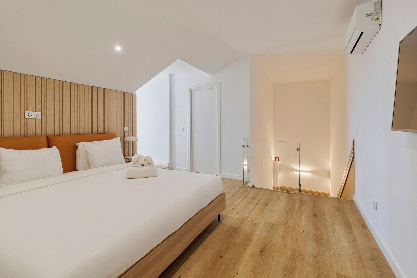 2 habitaciones, tabla de planchar con plancha, cuna de viaje y wifi 