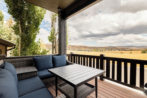 Private Hot Tub + Pet-Friendly + Community Amenities & Great Location!