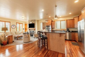 المنشأة من الداخل