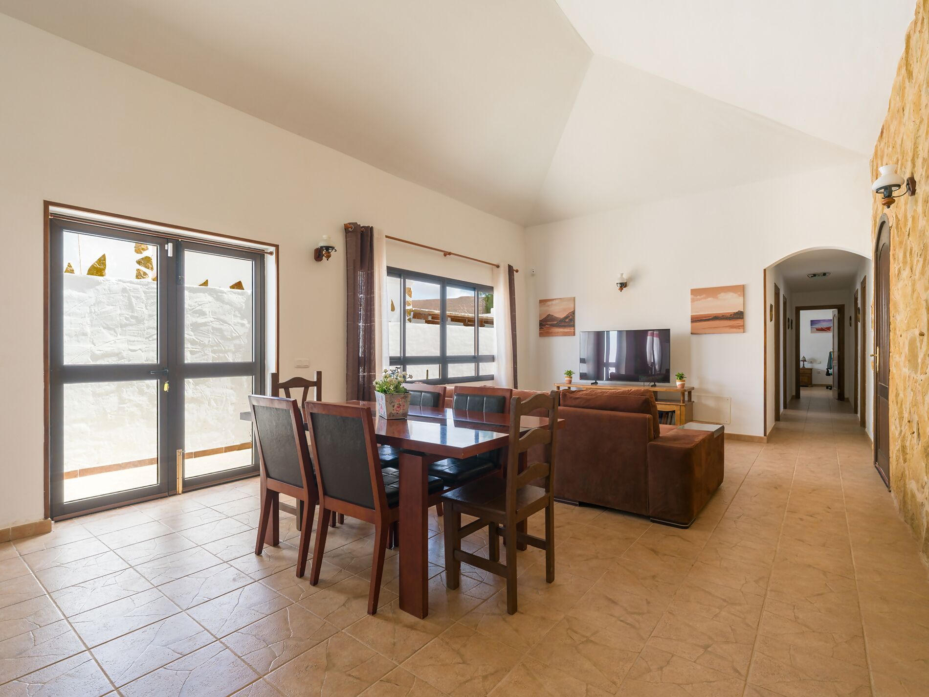 المنشأة من الداخل