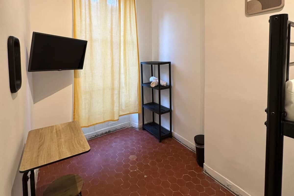 Habitación doble económica, vista al patio | Wifi gratis