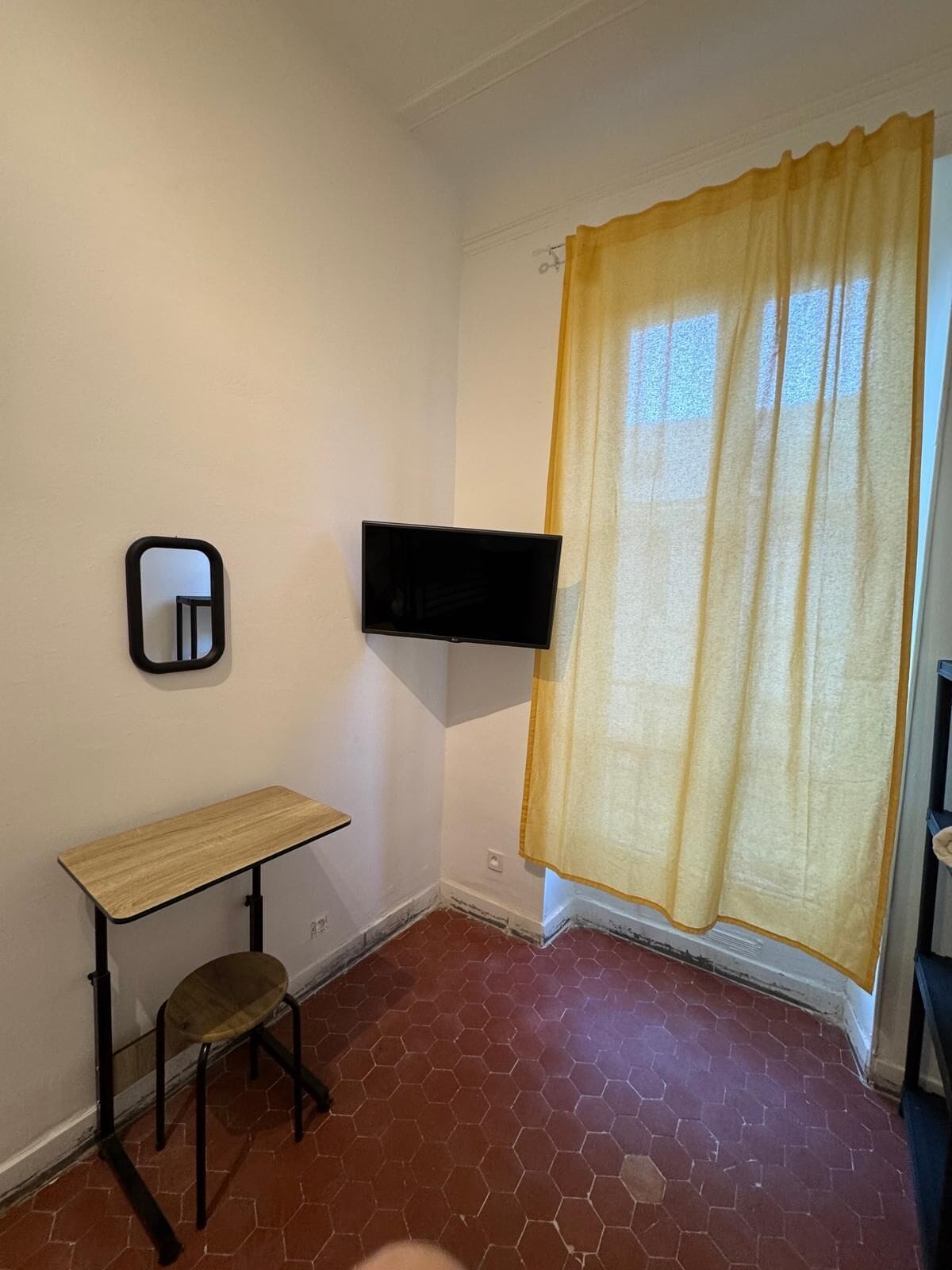 Economy-Doppelzimmer, Blick auf den Innenhof | Kostenloses WLAN