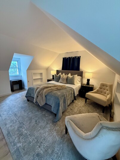 Stylish 2BR House Near Stony Brook University and shopping, fully renovated