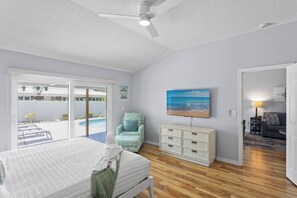 3 bedrooms, desk, iron/ironing board, travel cot