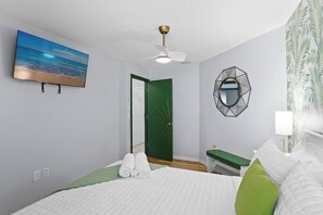 3 bedrooms, desk, iron/ironing board, travel cot