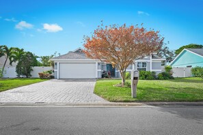 Exterior - ⭐️ Welcome Spring! Close to Beaches + IMG Academy, Heated Pool, MiniGolf, Arcade (Bradenton)