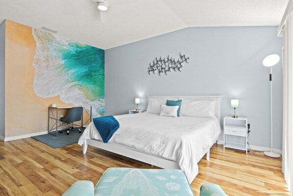 3 habitaciones, escritorio y tabla de planchar con plancha 