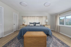 3 makuuhuonetta, työpöytä, silitysrauta/-lauta, ilmainen Wi-Fi