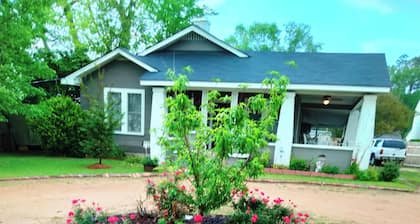 Charming bed & breakfast in soothing Ruston spirit. Near Tech and Sports complex