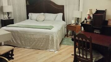 1 dormitorio, tabla de planchar con plancha, wifi y ropa de cama